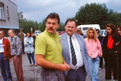 IC TT 1993 čekání na závodníky v cili před hotelem Churáňov